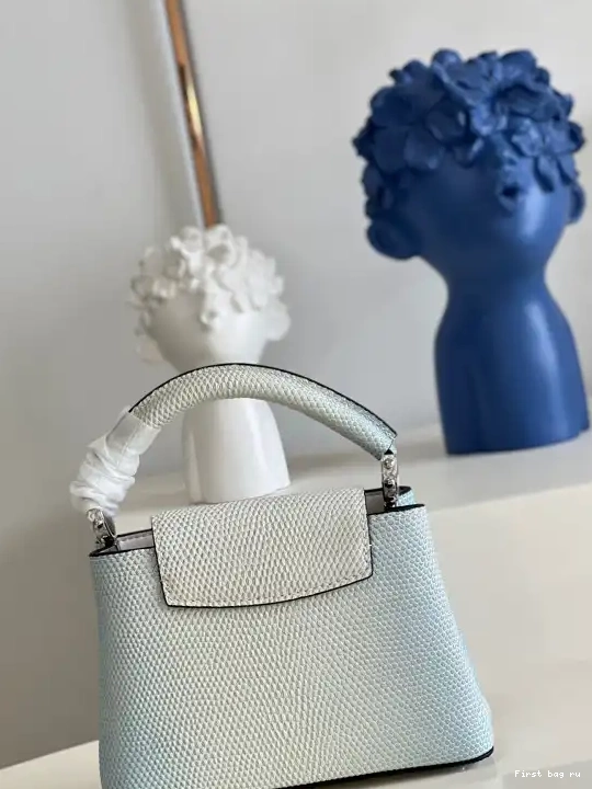 First bag ru LOUIS MINI CAPUCINES VUITTON 0527